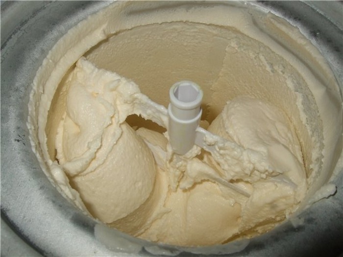 Изображение изготовления домашнего мороженного