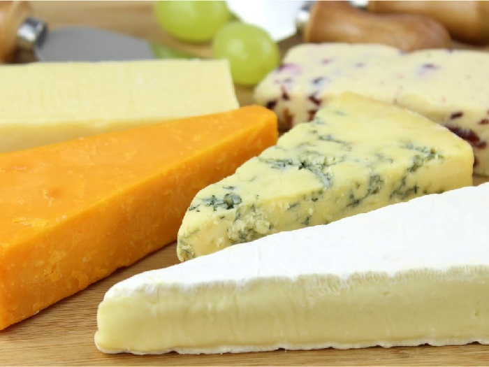 Изображение нескольких сыров