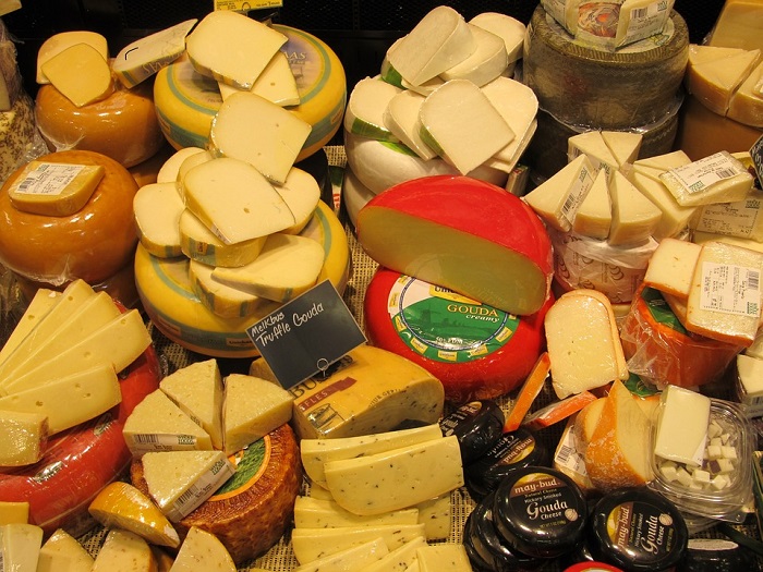 Изображение разнообразия сыров